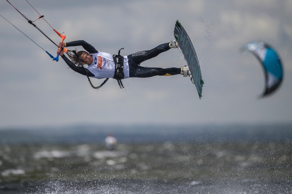 Kitesurfing to trudna technicznie, ale bardzo efektowna dyscyplina