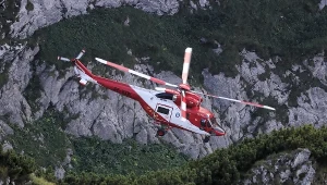 Lądowanie helikoptera TOPR w pobliżu jaskini Wielkiej Śnieżnej