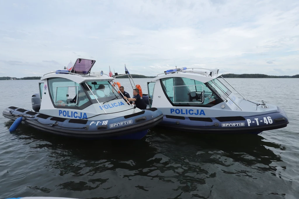 W akcję poszukiwawczą zaangażowane są wszystkie służby. Nawet Wojsko Obrony Terytorialnej bez wahania przeszukiwało teren jeziora Kisajno. W akcję poszukiwawczą zaangażowane są wszystkie służby. Nawet Wojsko Obrony Terytorialnej bez wahania przeszukiwało teren jeziora Kisajno.