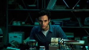 "Ty": Joe Goldberg (Penn Badgley)