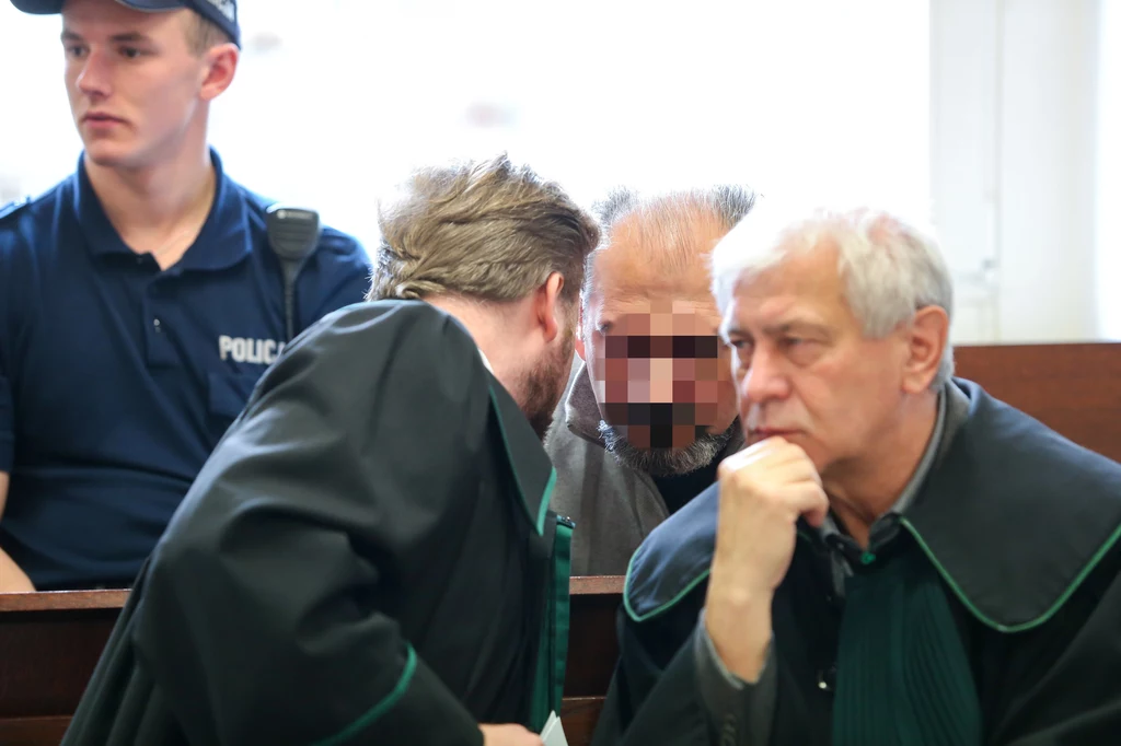 Arkadiusz Ł. ps. "Hoss" podczas rozprawy w poznańskim Sądzie Okręgowym w 2017 roku Arkadiusz Ł. ps. "Hoss" podczas rozprawy w poznańskim Sądzie Okręgowym w 2017 roku