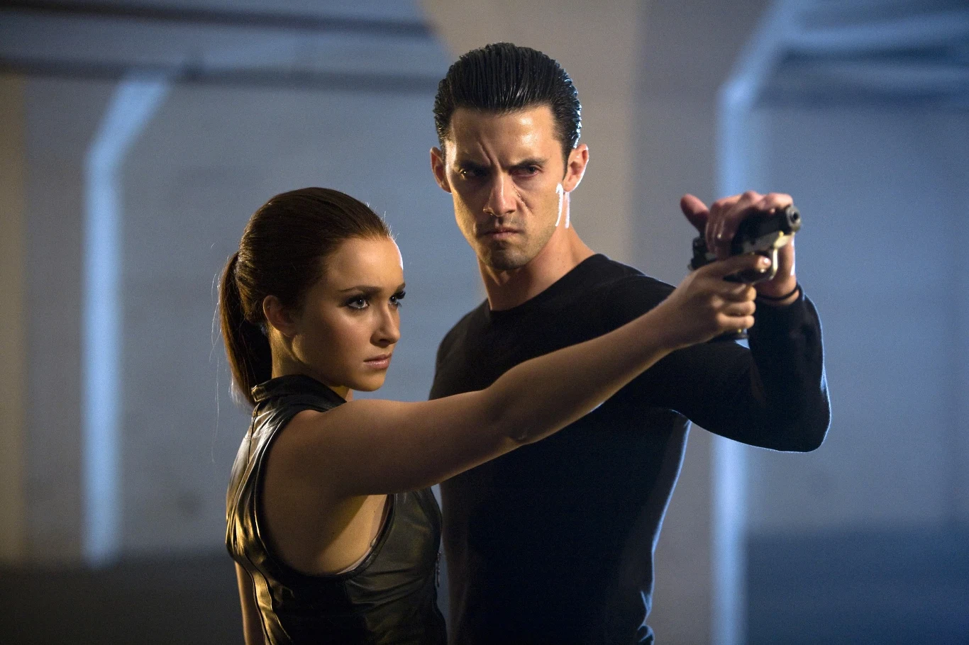 Popularność przyniósł jej udział w serialu "Herosi" (2006-2010), w którym wcieliła się w nastolatkę posiadającą moc regeneracji. Panettiere narzekała później, że przez udział w lubianej produkcji zaczęto jej proponować wyłącznie role cheerleaderek.
Na zdjęciu: Hayden Panettiere i Milo Ventimiglia w serialu "Herosi" Popularność przyniósł jej udział w serialu "Herosi" (2006-2010), w którym wcieliła się w nastolatkę posiadającą moc regeneracji. Panettiere narzekała później, że przez udział w lubianej produkcji zaczęto jej proponować wyłącznie role cheerleaderek.
Na zdjęciu: Hayden Panettiere i Milo Ventimiglia w serialu "Herosi"