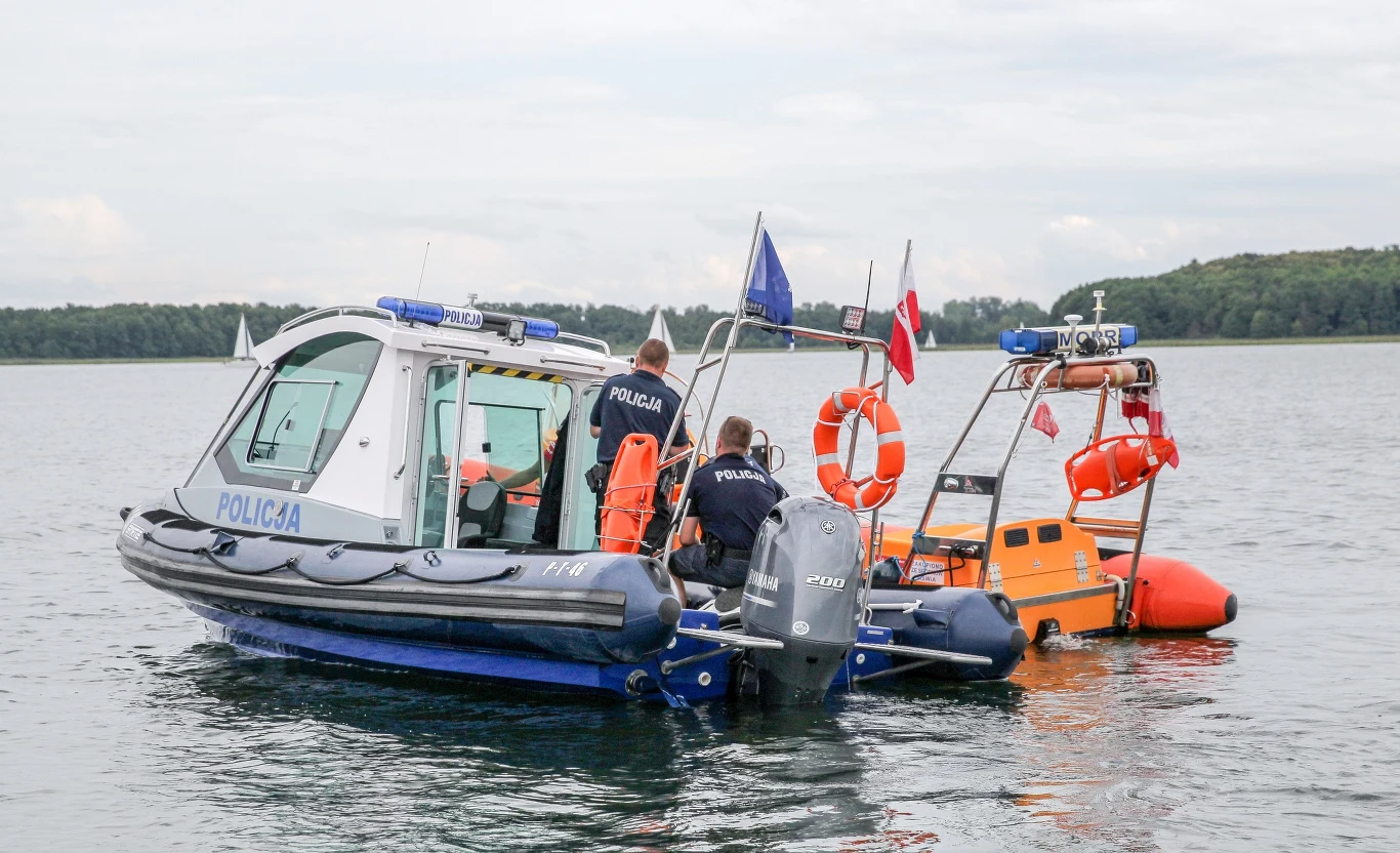 Poszukiwania Piotra Woźniaka-Staraka na Jeziorze Kisajno, fot. Grzegorz Kamiński