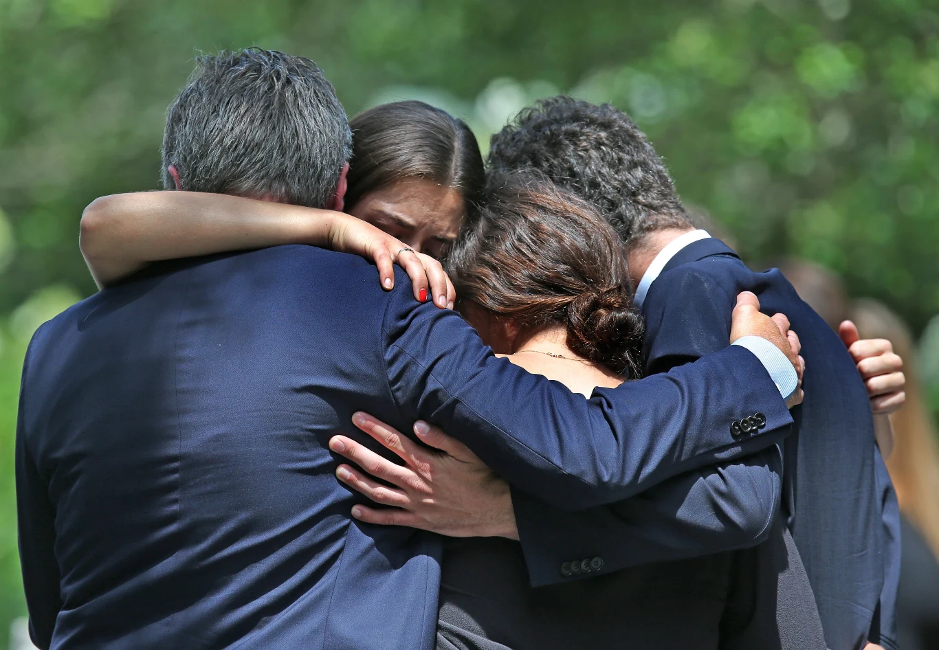 Zrozpaczona rodzina na pogrzebie Saoirse Kennedy Hill Zrozpaczona rodzina na pogrzebie Saoirse Kennedy Hill