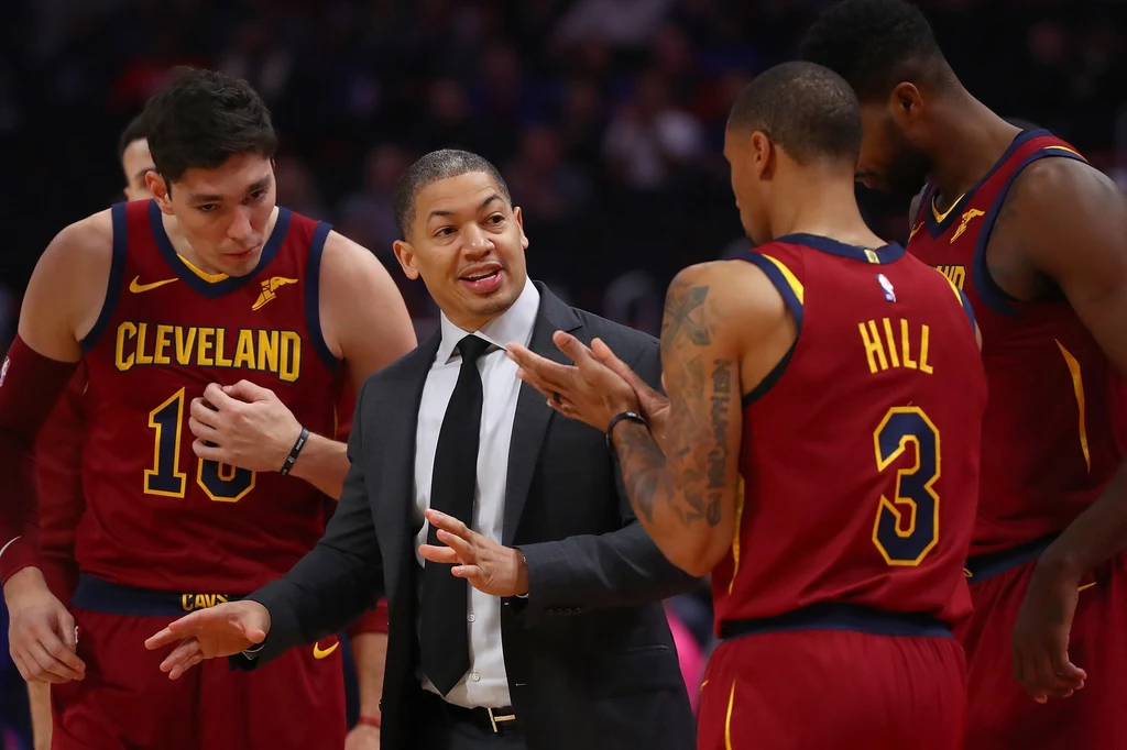 Tyronn Lue (w środku)