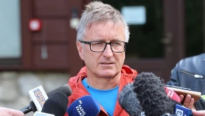 Naczelnik TOPR Jan Krzysztof podczas konferencji prasowej