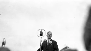 Obchody Święta Morza w Gdyni w 1932 roku. Eugeniusz Kwiatkowski podczas przemówienia