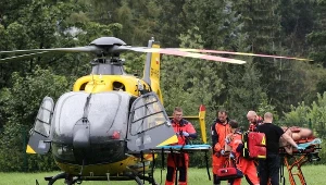 Śmigłowce LPR na lądowisku przed szpitalem w Zakopanem; zdj. ilustracyjne 