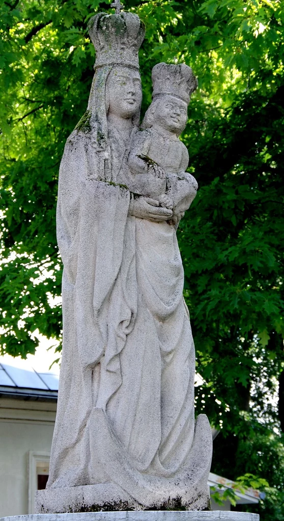 Figura Matka Bożej Kębelskiej w Wąwolnicy 