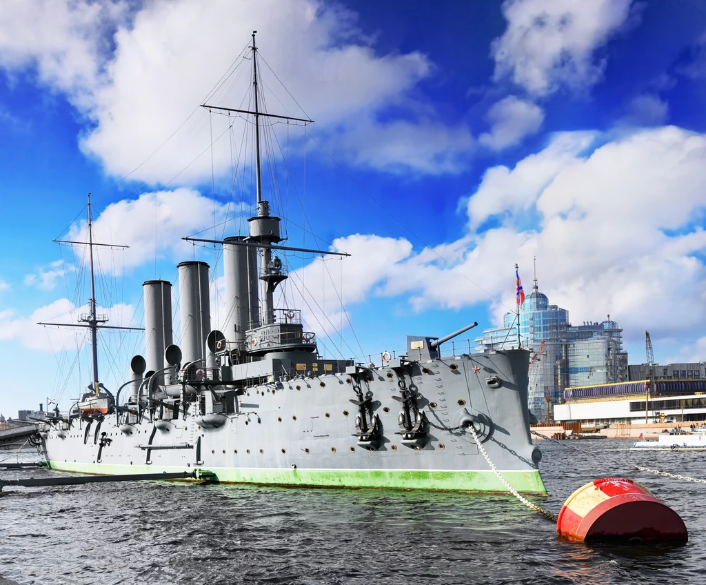 Okręt Aurora zbudowano w 1900 roku. Jest symbolem rewolucji październikowej. Rok temu Rosjanie ogłosili, że jest pełnoprawnym elementem rosyjskiej floty i jest zdolny do pływania. Nie wygląda na to. Okręt Aurora zbudowano w 1900 roku. Jest symbolem rewolucji październikowej. Rok temu Rosjanie ogłosili, że jest pełnoprawnym elementem rosyjskiej floty i jest zdolny do pływania. Nie wygląda na to.