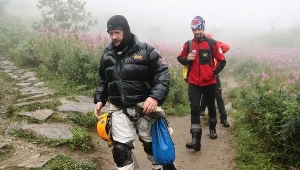 Ratownicy TOPR w rejonie jaskini 