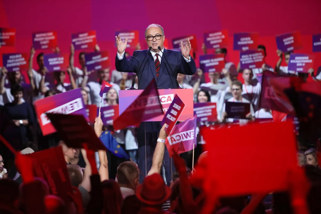 "Chcemy, aby emerytura i aby renta, była minimalna na poziomie 1600 zł i żeby to było gwarantowane, żeby była to renta i emerytura obywatelska" - mówił z kolei Włodzimierz Czarzasty. "Chcemy, aby funkcjonowała i rozwijała się emerytura wdowia, czyli jeżeli jeden z partnerów umrze - drugi ma prawo do 85 proc. emerytury partnera lub partnera, który umarł, bądź do swojej emerytury i 50 proc. (emerytury) zmarłej osoby" - podkreślał. 