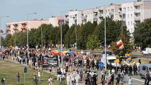 Uczestnicy pierwszego w historii miasta Marszu Równości na ulicach Gorzowa Wielkopolskiego