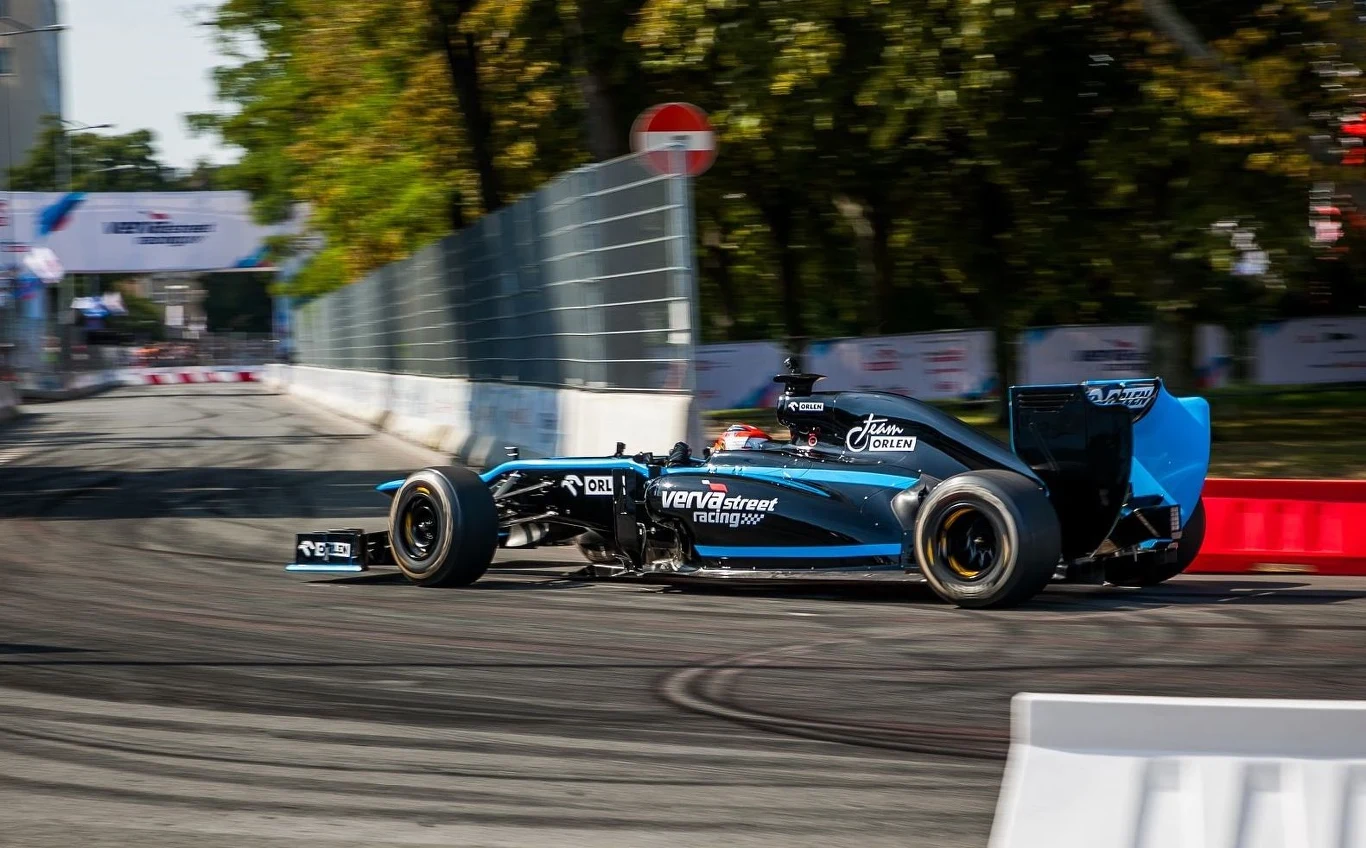 Największe zainteresowanie wzbudził oczywiście Tor F1 na Skwerze Kościuszki. To na nim w bolidzie Formuły 1 emocjonujące pokazy urządził widzom jedyny Polak w F1, Robert Kubica. 