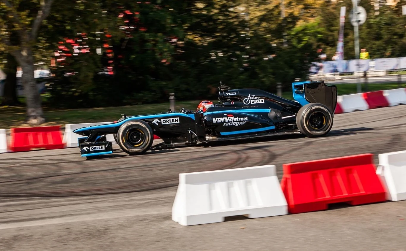 Kubica dobrze zna ten samochód. Startował nim gdy był kierowcą Renaulta