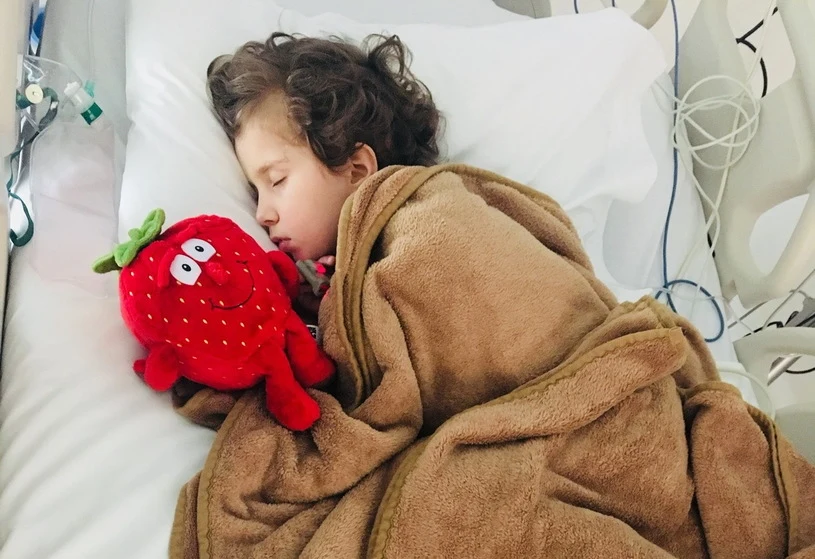 Dzielna Julia walczy z glejakiem od 2017 roku