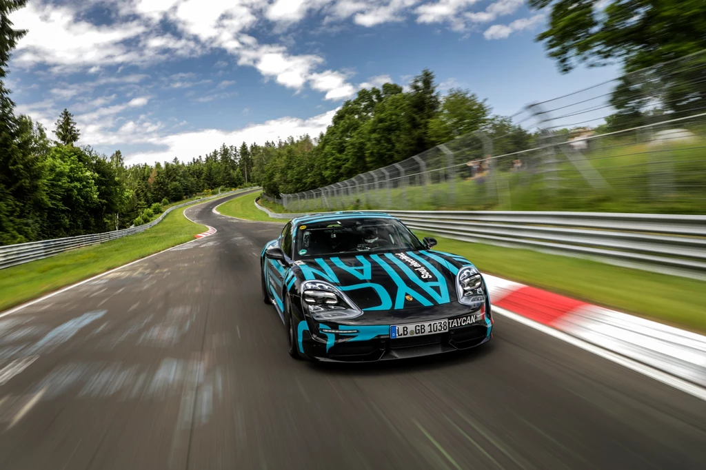 Porsche Taycan na torze Nurburgring