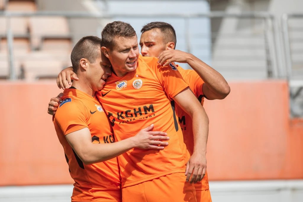 Patryk Tuszyński (w środku) Patryk Tuszyński (w środku)