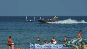 W ostatni tydzień wakacji na plażach nad Bałtykiem wciąż jest dużo turystów