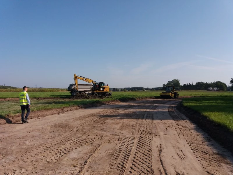 W pole wyjechały pierwsze maszyny / fot: GDDKiA