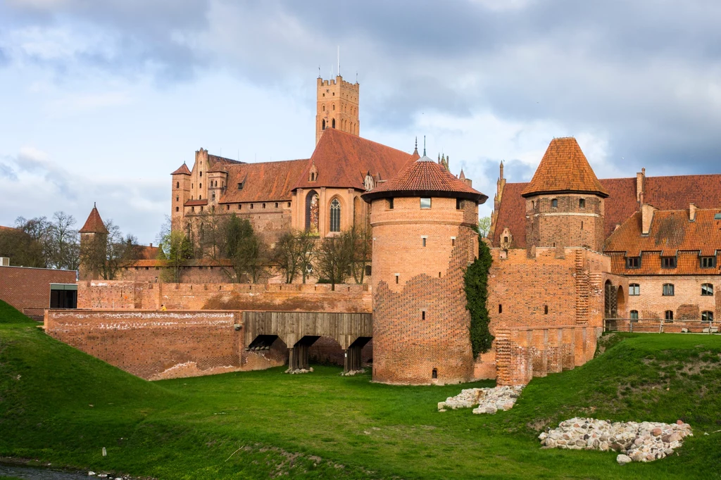 Krzyżacka forteca skrywa wiele tajemnic i wiąże się z nią niejedna legenda.