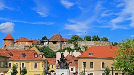 Eger to węgierskie uzdrowisko uwielbiane przez polskich turystów. Jakie atrakcje oferuje?