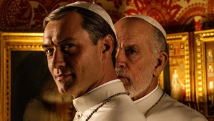 Jude Law i John Malkovich w serialu "Młody papież"