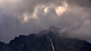 Przypomnijmy - pioruny zabiły cztery osoby, w tym dwoje dzieci, a ponad 150 turystów zostało rannych; zdj. ilustracyjne