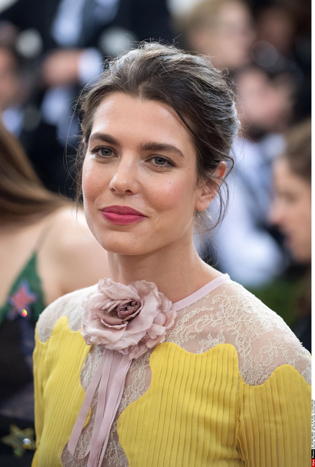 Charlotte Casiranghi to filozofka i potomkini monakijskiej rodziny książęcej. Zajmuje jedenaste miejsce w linii sukcesji monakijskiego tronu. Poprzez swojego przodka Jan Wilhelma Frisco jest spokrewniona ze wszystkimi rodzinami królewskimi w Europie. Wartość jej majątku to 30 milionów dolarów. Charlotte Casiranghi to filozofka i potomkini monakijskiej rodziny książęcej. Zajmuje jedenaste miejsce w linii sukcesji monakijskiego tronu. Poprzez swojego przodka Jan Wilhelma Frisco jest spokrewniona ze wszystkimi rodzinami królewskimi w Europie. Wartość jej majątku to 30 milionów dolarów.