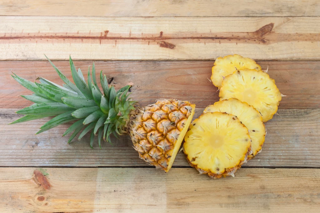 Skóra z ananasa wytwarzana jest z liści tej rośliny
