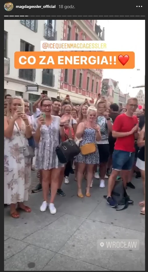 Tłum na otwarciu lodziarni "Ice Queen" Magdy Gessler Tłum na otwarciu lodziarni "Ice Queen" Magdy Gessler