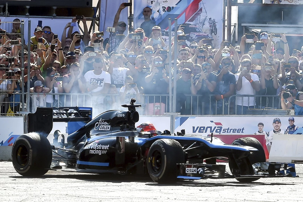 Robert Kubica podczas 10. edycji VERVA Street Racing, na Skwerze Kościuszki w Gdyni Robert Kubica podczas 10. edycji VERVA Street Racing, na Skwerze Kościuszki w Gdyni
