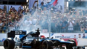 Robert Kubica podczas 10. edycji VERVA Street Racing, na Skwerze Kościuszki w Gdyni