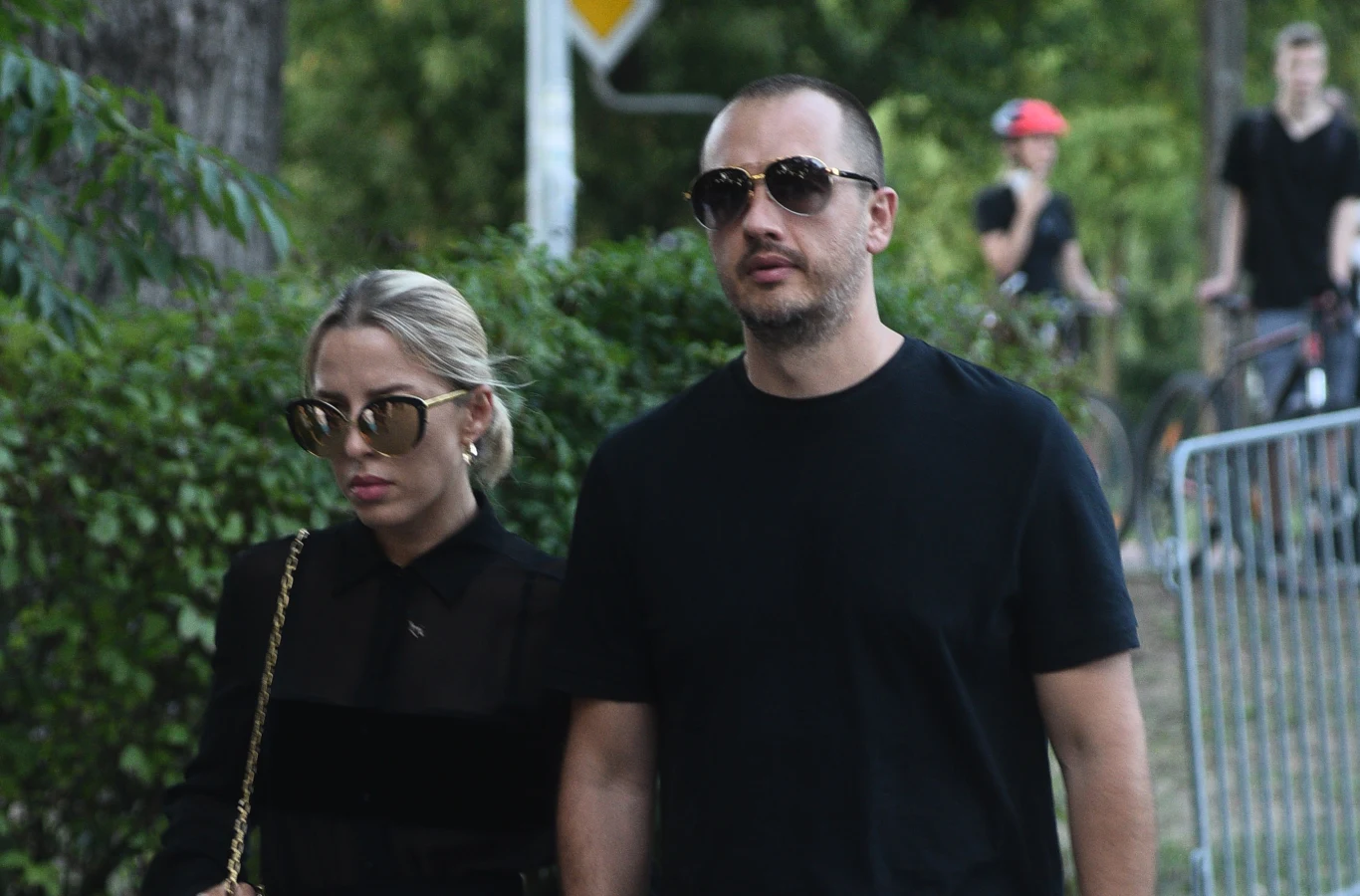 Ewa Chodakowska z mężem na pogrzebie Piotra Woźniaka-Staraka Ewa Chodakowska z mężem na pogrzebie Piotra Woźniaka-Staraka