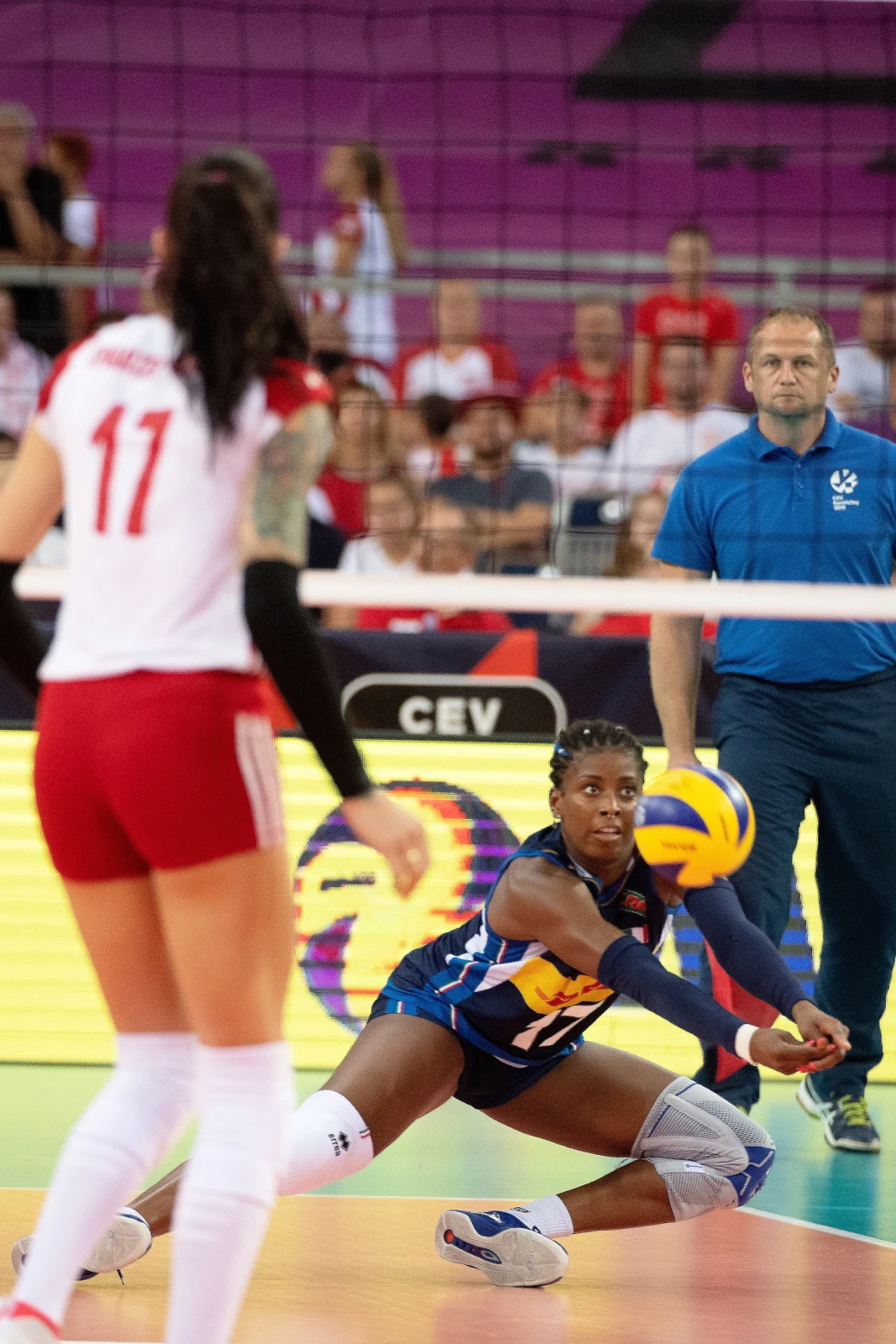 To było czwarte zwycięstwo podopiecznych trenera Jacka Nawrockiego w europejskim czempionacie. W grupie uległy jednie 2:3 Belgii. Wcześniej w łódzkiej Atlas Arenie wygrały bez straty seta ze Słowenią i Portugalią oraz Ukrainą (3:1). Włoszki z czterema wygranymi i jedną porażką zajęły pierwsze miejsce w tabeli gr. B.