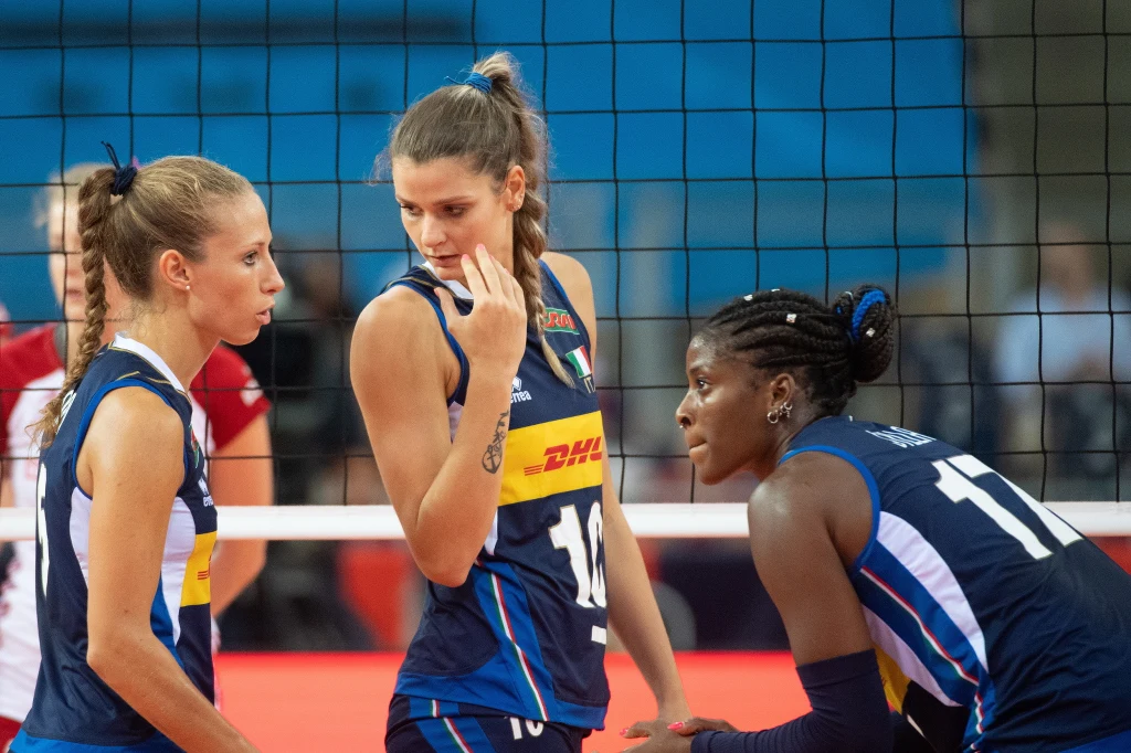 To było czwarte zwycięstwo podopiecznych trenera Jacka Nawrockiego w europejskim czempionacie. W grupie uległy jednie 2:3 Belgii. Wcześniej w łódzkiej Atlas Arenie wygrały bez straty seta ze Słowenią i Portugalią oraz Ukrainą (3:1). Włoszki z czterema wygranymi i jedną porażką zajęły pierwsze miejsce w tabeli gr. B.