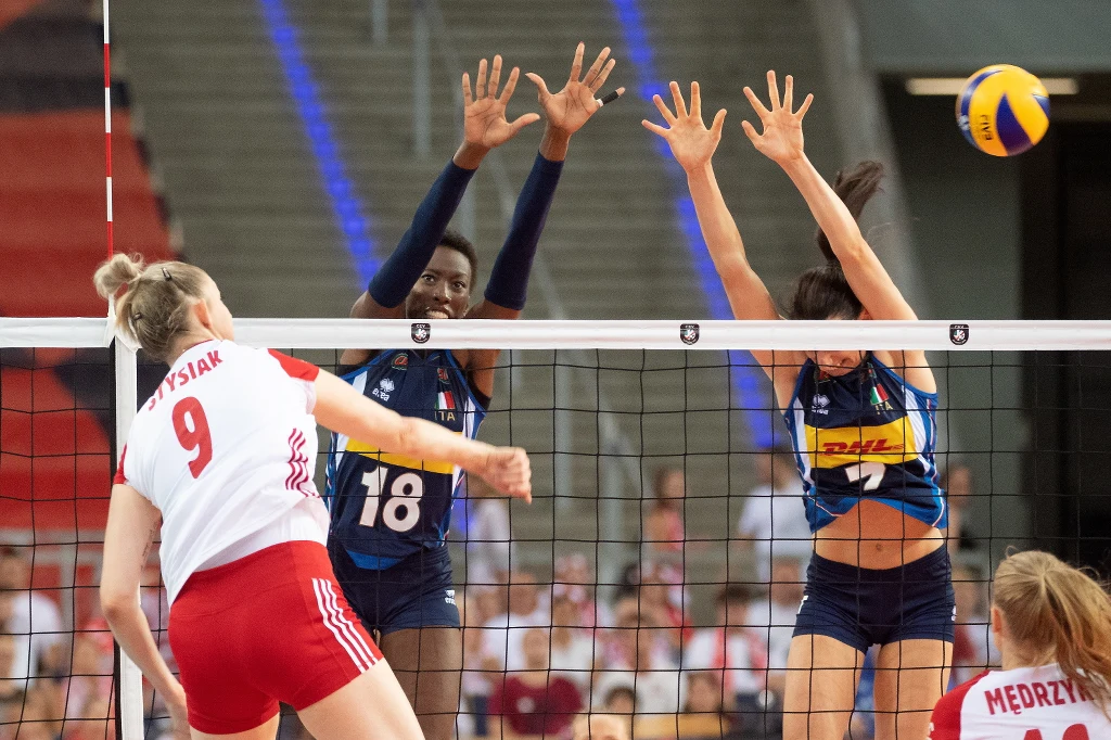 To było czwarte zwycięstwo podopiecznych trenera Jacka Nawrockiego w europejskim czempionacie. W grupie uległy jednie 2:3 Belgii. Wcześniej w łódzkiej Atlas Arenie wygrały bez straty seta ze Słowenią i Portugalią oraz Ukrainą (3:1). Włoszki z czterema wygranymi i jedną porażką zajęły pierwsze miejsce w tabeli gr. B.