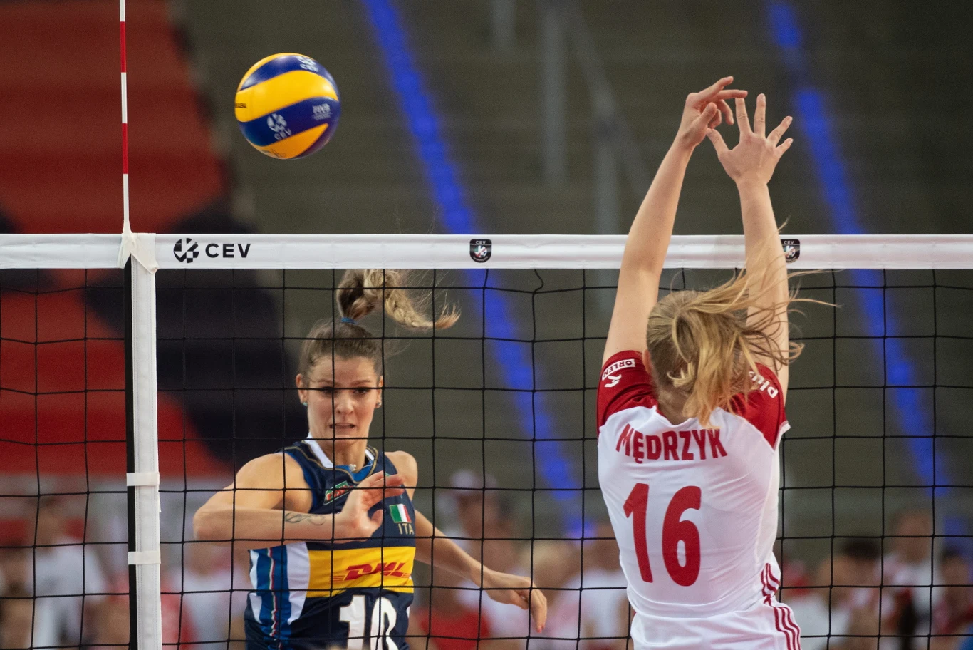 To było czwarte zwycięstwo podopiecznych trenera Jacka Nawrockiego w europejskim czempionacie. W grupie uległy jednie 2:3 Belgii. Wcześniej w łódzkiej Atlas Arenie wygrały bez straty seta ze Słowenią i Portugalią oraz Ukrainą (3:1). Włoszki z czterema wygranymi i jedną porażką zajęły pierwsze miejsce w tabeli gr. B.