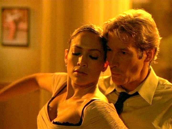 W filmie "Zatańcz ze mną" Richard Gere zaprezentował swe taneczne umiejętności. Lekcje pobierał u samej Jennifer Lopez.