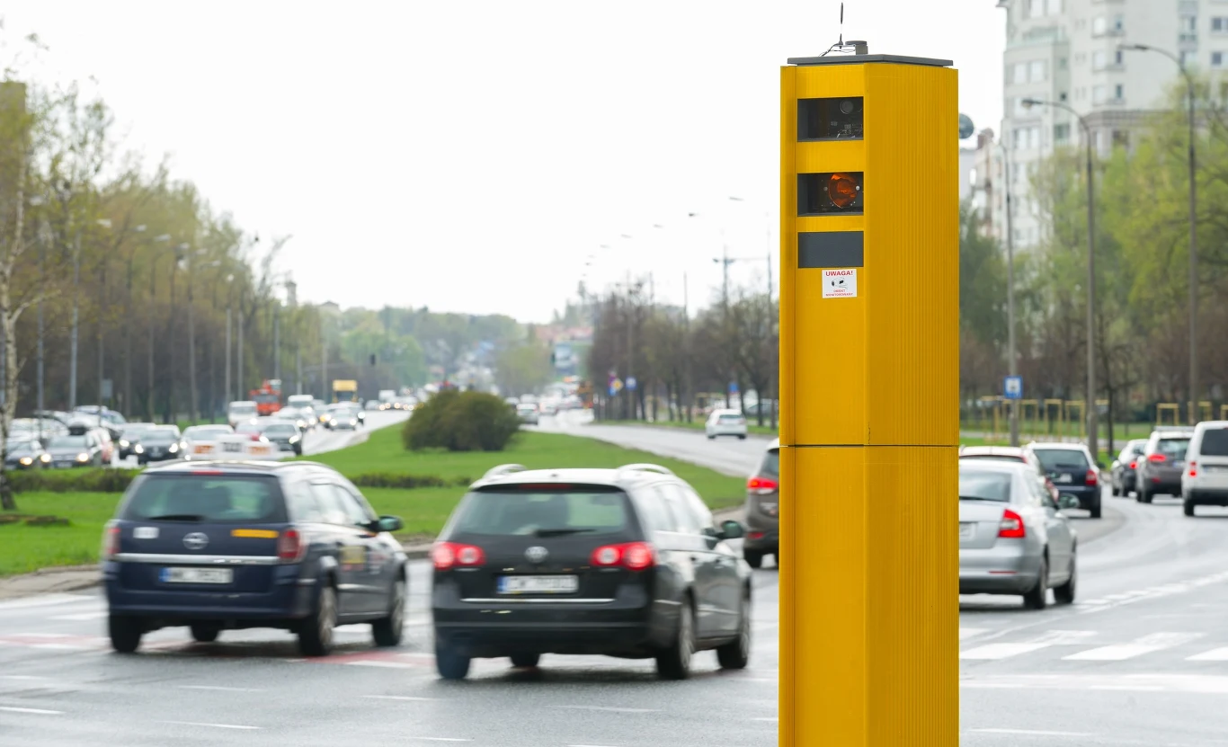 Takie właśnie fotoradary wykorzystują pętlę indukcyjną