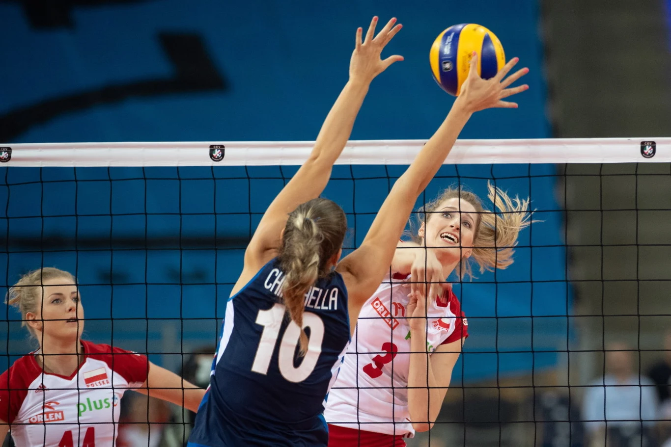 Joanna Wołosz (L) i Klaudia Alagierska (P) oraz Cristina Chirichella (C) z Włoch Joanna Wołosz (L) i Klaudia Alagierska (P) oraz Cristina Chirichella (C) z Włoch