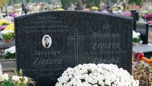 Symboliczny grób Jarosława Ziętary na cmentarzu komunalnym przy ulicy Wiślanej w Bydgoszczy