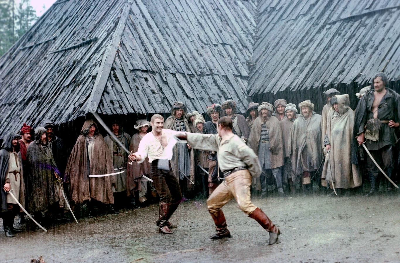 Tadeusz Sobolewski w recenzji w "Filmie" zatytułowanej "Jam jest Kmicic", był pod wrażeniem aktorstwa Daniel Olbrychskiego. "'Potop' to - dla mnie - film Olbrychskiego. Wystarczy za sukces. Właśnie aktor powinien wysuwać się w filmie sienkiewiczowskim na pierwszy plan. [...] Olbrychski gra Kmicica nie tylko w scenach wyreżyserowanych przez Hoffmana, ale także i w tych, które widzowie wyreżyserują sobie sami w wyobraźni. Wołodyjowski w wykonaniu Łomnickiego już dawno przekroczył tę granicę. W 'Potopie' wydaje się jeszcze lepszy, jakby się czuł bardziej u siebie" - pisał Sobolewski dodając, że najlepszą sceną filmu pozostaje dla niego pojedynek pana Michała z Kmicicem.