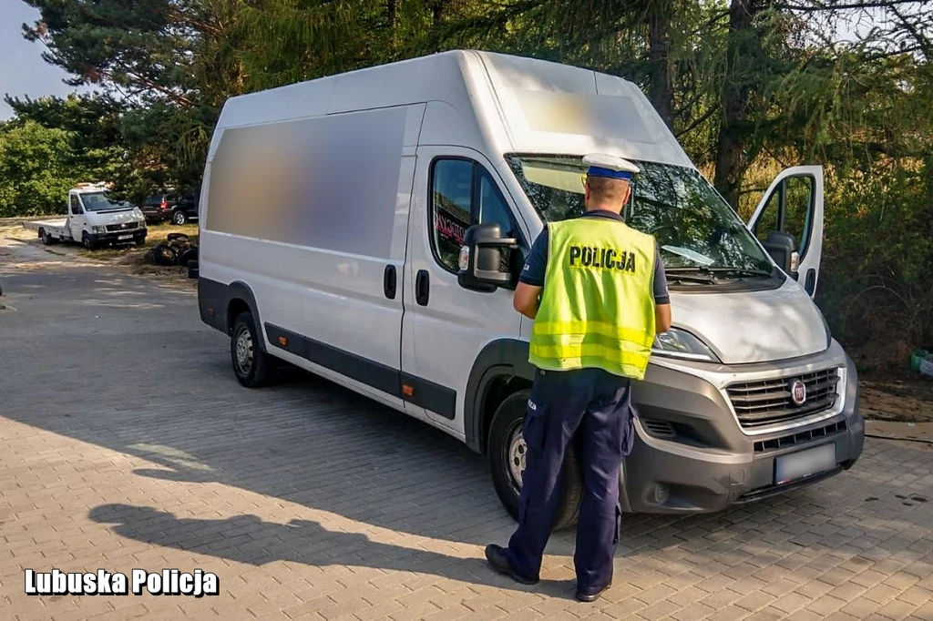 Kierowca uciekał Fiatem Ducato