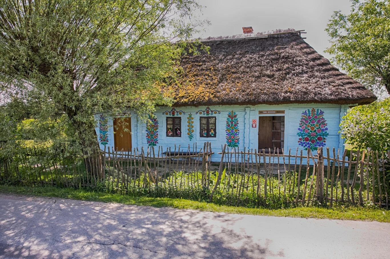 Chaty w Zalipiu są nadal ręcznie malowane Chaty w Zalipiu są nadal ręcznie malowane
