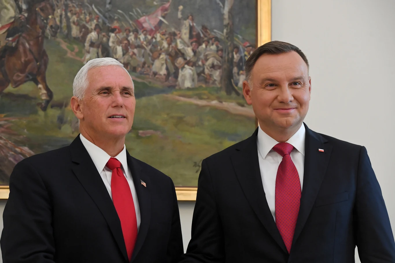 Wiceprezydent USA był też pytany przez dziennikarzy o kwestię niezawisłości sądów w Polsce, wolności prasy i praw osób LGBT. Wiceprezydent USA był też pytany przez dziennikarzy o kwestię niezawisłości sądów w Polsce, wolności prasy i praw osób LGBT.