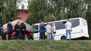 Zderzenie autobusu przewożącego dzieci z ciężarówką