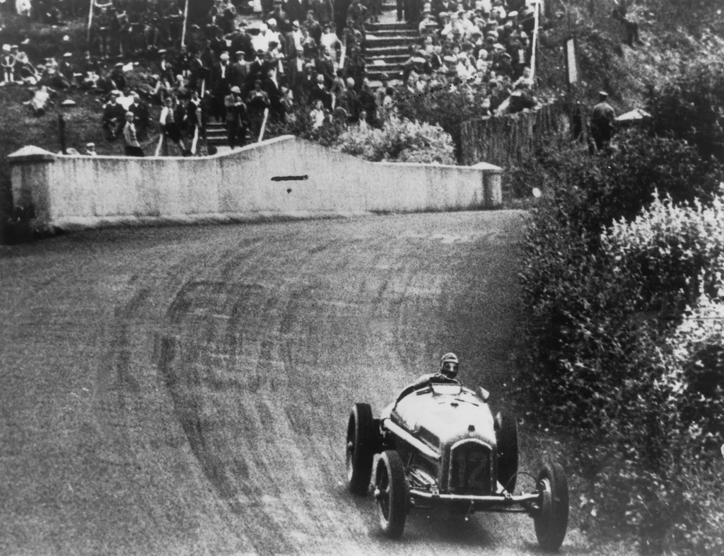 Nuvolari w czasie Grand Prix Niemiec. Włoch przełamał pasmo zwycięstw niemieckich kierowców