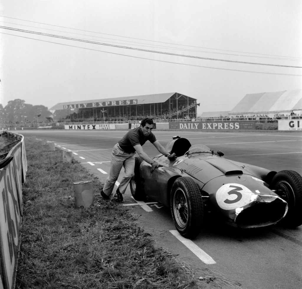 Alfonso Cabeza de Vaca y Leighton i na torze Silverstone w Wielkiej Brytanii