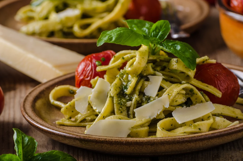 Makaron z pesto smakuje wyśmienicie Makaron z pesto smakuje wyśmienicie